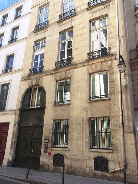 Hôtel Le Normand d'Etiolles : le bâtiment sur rue Hôtel Le Normand d'Etiolles : le bâtiment sur rue