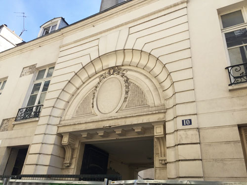 Le Centre de Recherches Interdisciplinaires : le portail de l'hôtel de Maillé