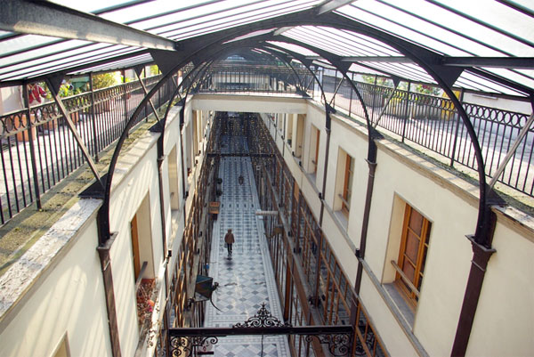Le passage du Grand Cerf : les coursives du 2e étage d'habitation