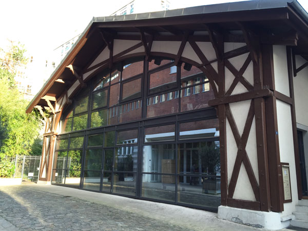 La villa Marcel Lods : un ancien hangar transformé en galerie-show-room La villa Marcel Lods : un ancien hangar transformé en galerie-show-room
