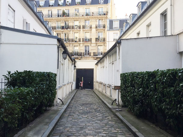 L'hôtel Bence : bâtiments ouvriers en fond de cour. ils donnent sur la rue Vieille du Temple