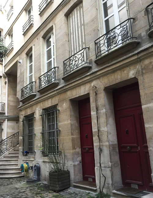 Hôtel particulier caché Rue Michel Le Comte : l'aile sur la droite