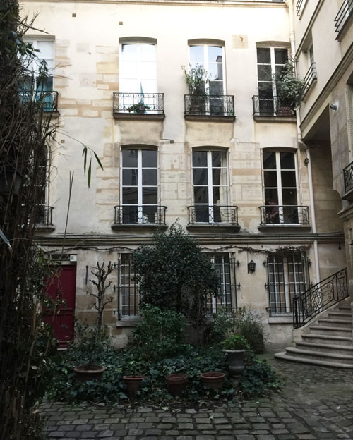 Hôtel particulier caché Rue Michel Le Comte : la façade sur cour