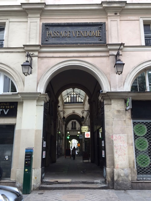 Le passage Vendôme : l'entrée côté rue Béranger