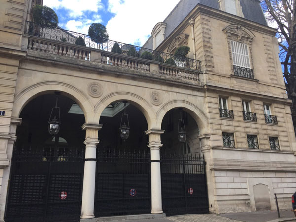 L'hôtel Dolfuss ou hôtel de Tahouët : les trois arcades ouvrant sur la cour