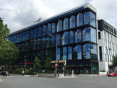 L'immeuble Cinétic : la façade plissée donnant sur l'avenue de la Porte des Lilas L'immeuble Cinétic : la façade plissée donnant sur l'avenue de la Porte des Lilas