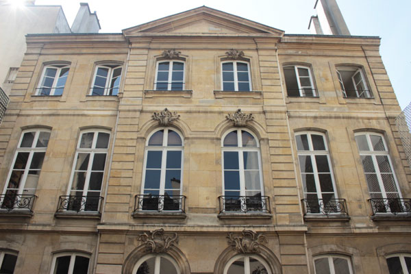 La façade sur le jardin de l'hôtel de Marcilly La façade sur le jardin de l'hôtel de Marcilly
