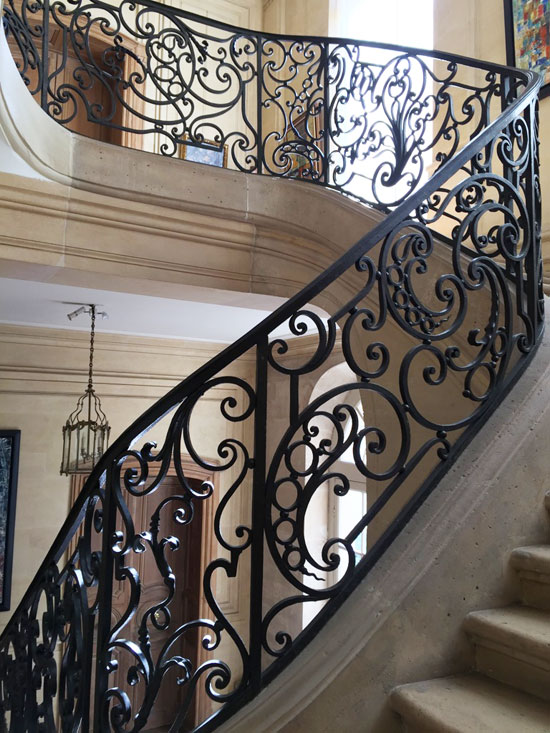 L'hôtel de Marcilly : la rampe de l'escalier d'honneur L'hôtel de Marcilly : la rampe de l'escalier d'honneur