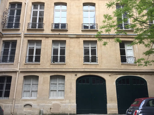 L'immeuble locatif des Théatins : l'aile perpendiculaire sur cour L'immeuble locatif des Théatins : l'aile perpendiculaire sur cour