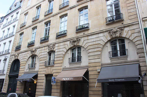 L'immeuble locatif des Théatins : la façade sur rue L'immeuble locatif des Théatins : la façade sur rue