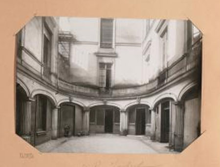 L'hôtel Bélanger : la façade sur cour - Photographie de Charles Lansiaux - 1919 L'hôtel Bélanger : la façade sur cour - Photographie de Charles Lansiaux - 1919