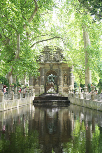 La fontaine Médicis - jardin du Luxembourg La fontaine Médicis - jardin du Luxembourg