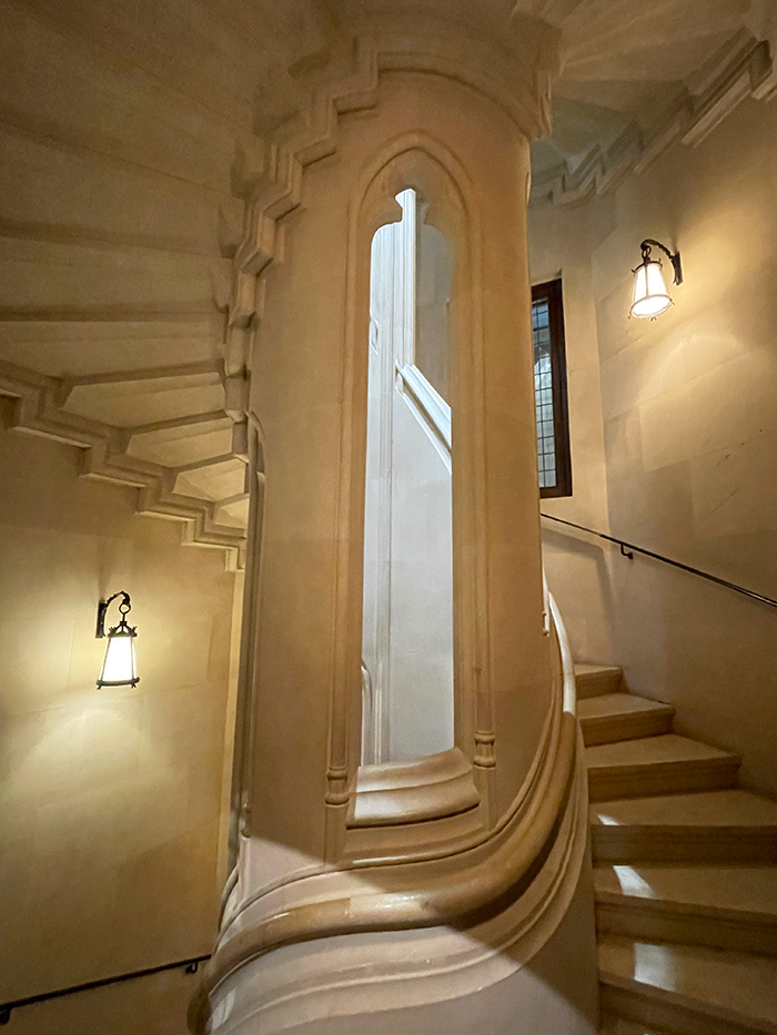 Citéco : l'escalier du puit